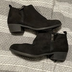 Women’s black booties